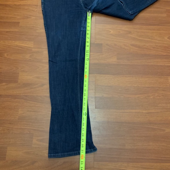 Levi’s Women’s 515 Bootcut/ Button Pocket, mid - rise, 32/34 (14L) blue jeans - Picture 8 of 16